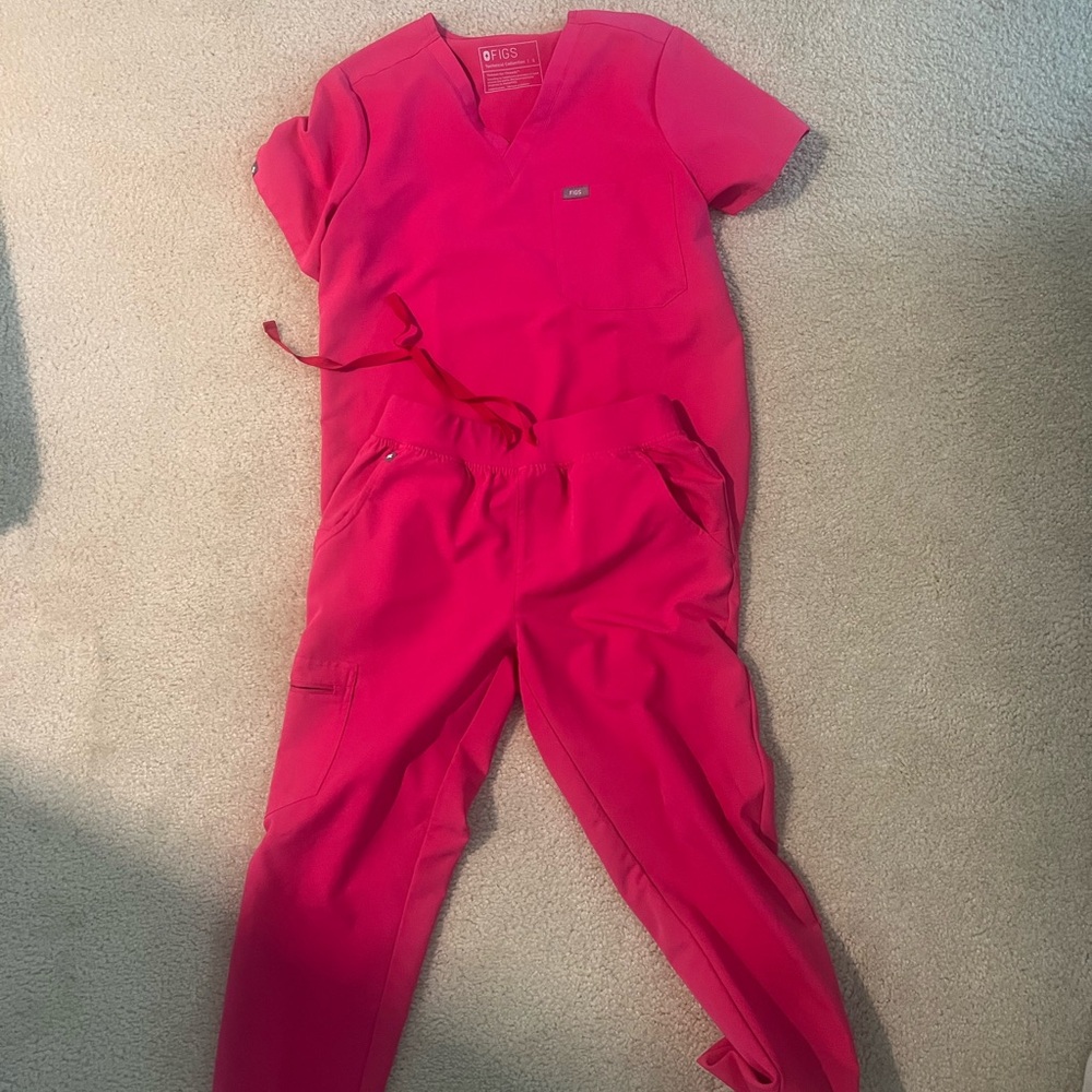 Figs Vivid Red Scrub Set